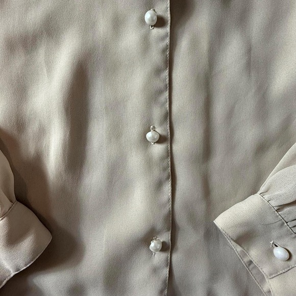 Vtg 80s Essex Junction Beige shirt with embroidered lace collar Peral Buttons - Picture 10 of 10